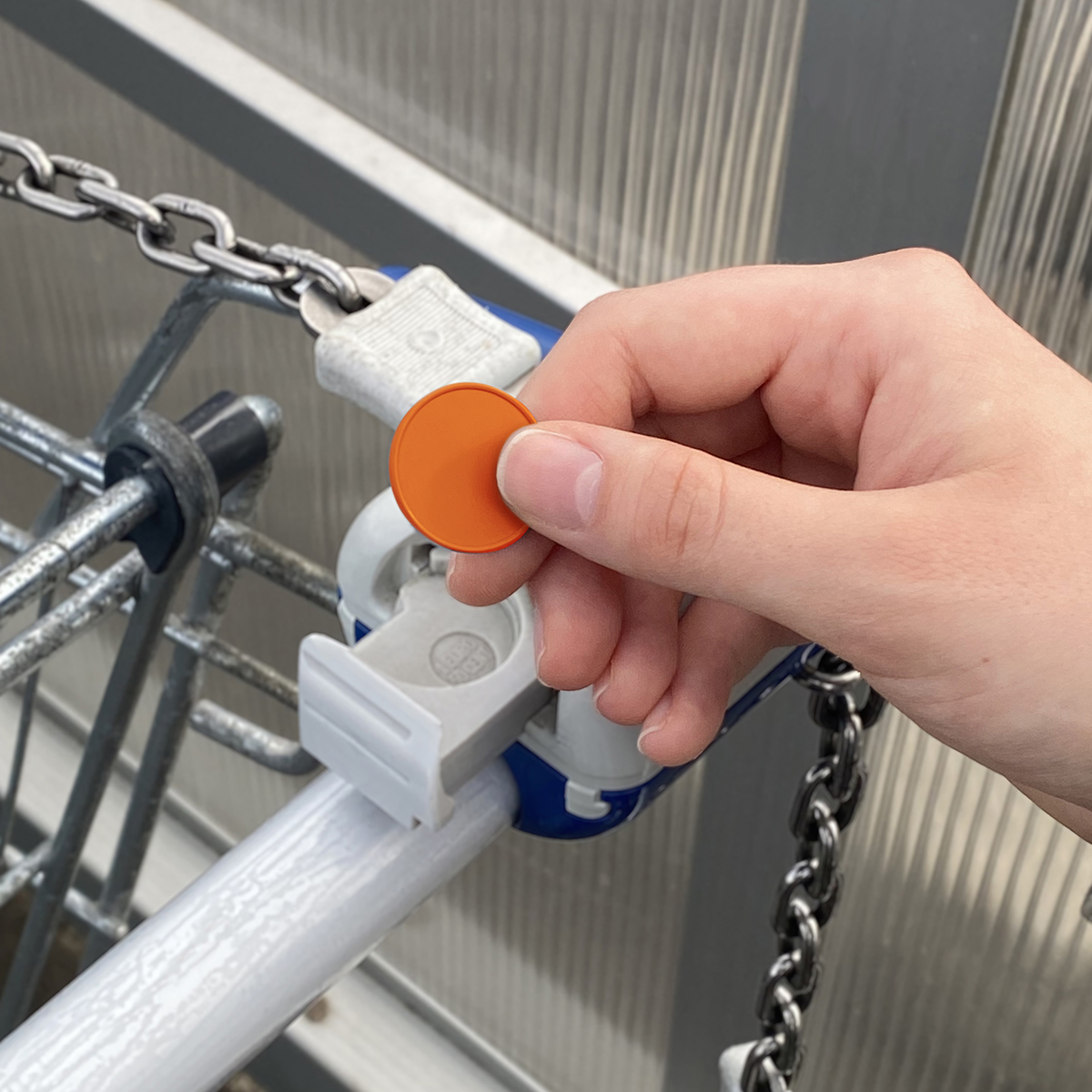 Chiphalter mit 1€-Chip und Lupe als Werbeartikel mit Logo bedrucken